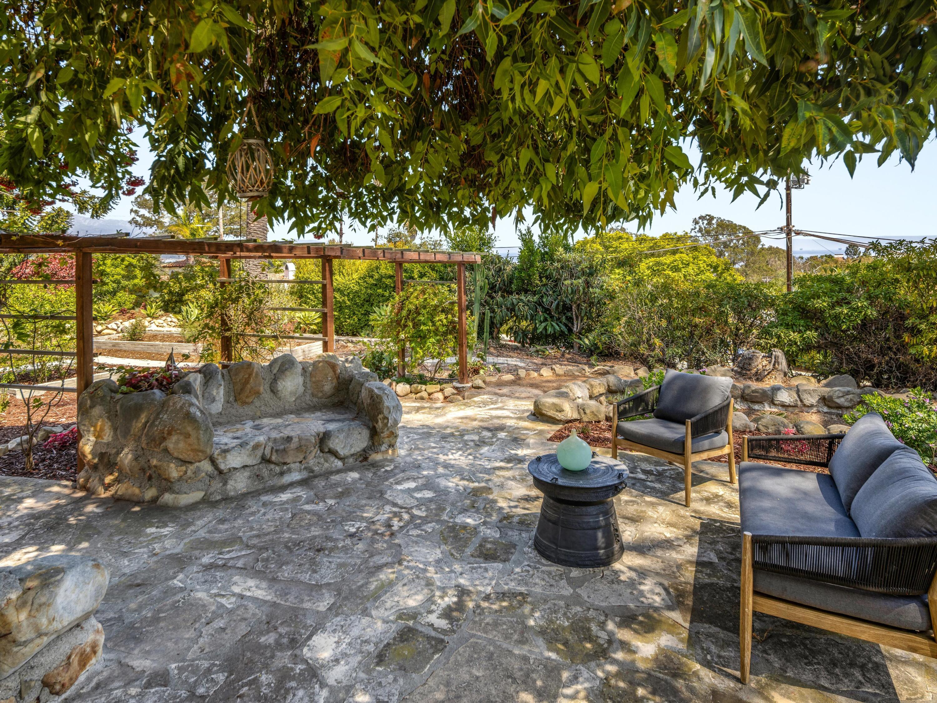 906 Weldon Road Santa Barbara, CA 93109 - Photo 25 of 31 Stone built-in patio furniture!