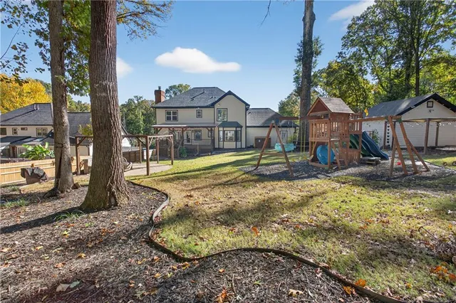 a view of a house with backyard