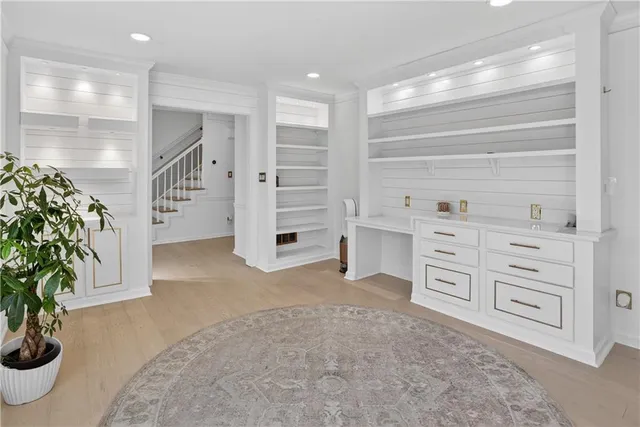 a view of livingroom with furniture