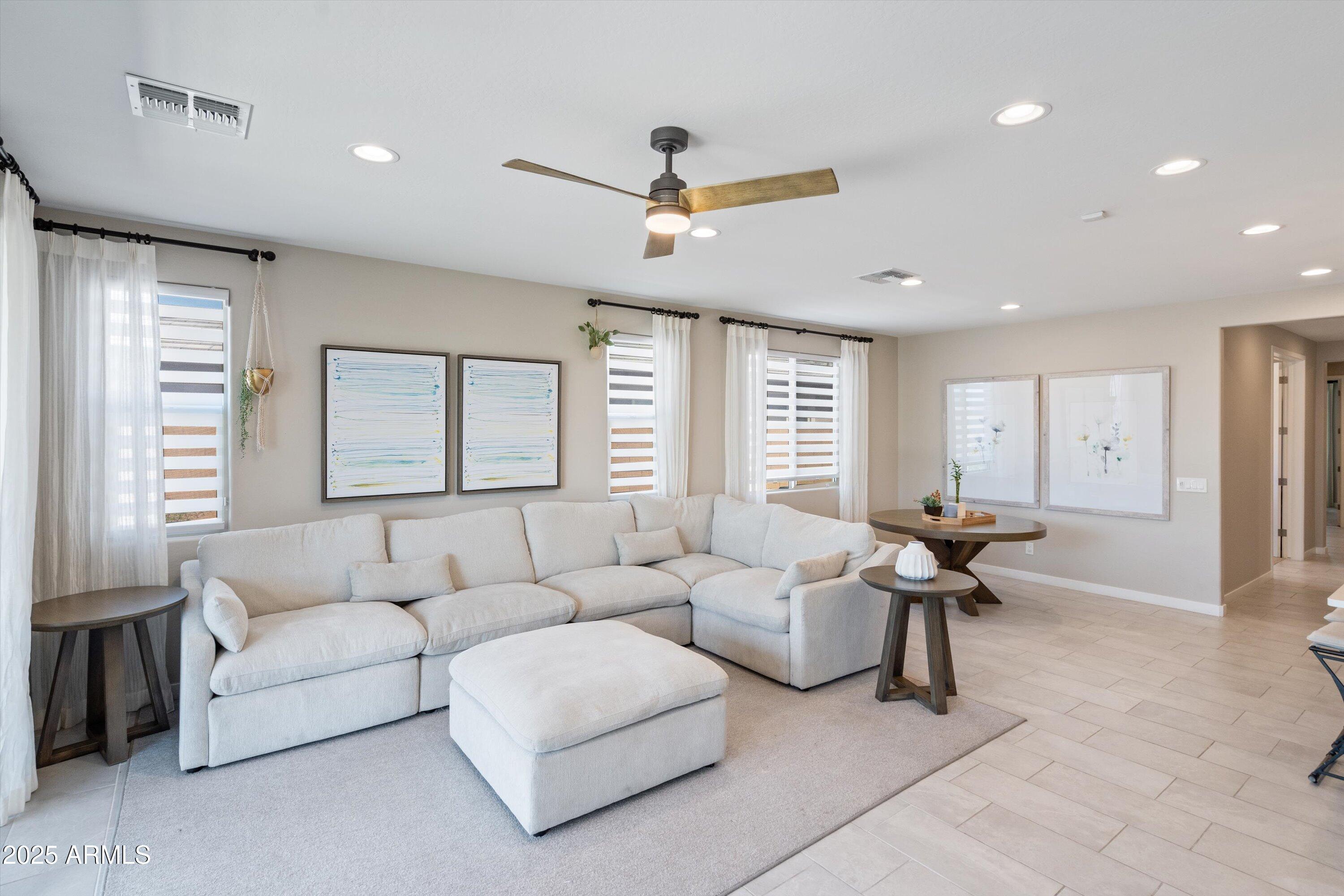 614 East Piedmont Road Phoenix, AZ 85042 - Photo 11 of 63 Family Room & Dining