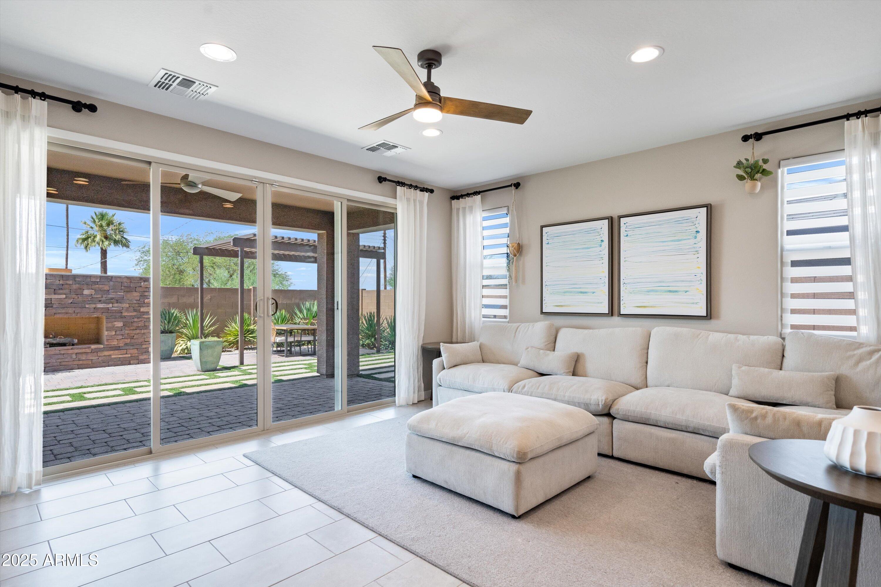 614 East Piedmont Road Phoenix, AZ 85042 - Photo 14 of 63 Family Room