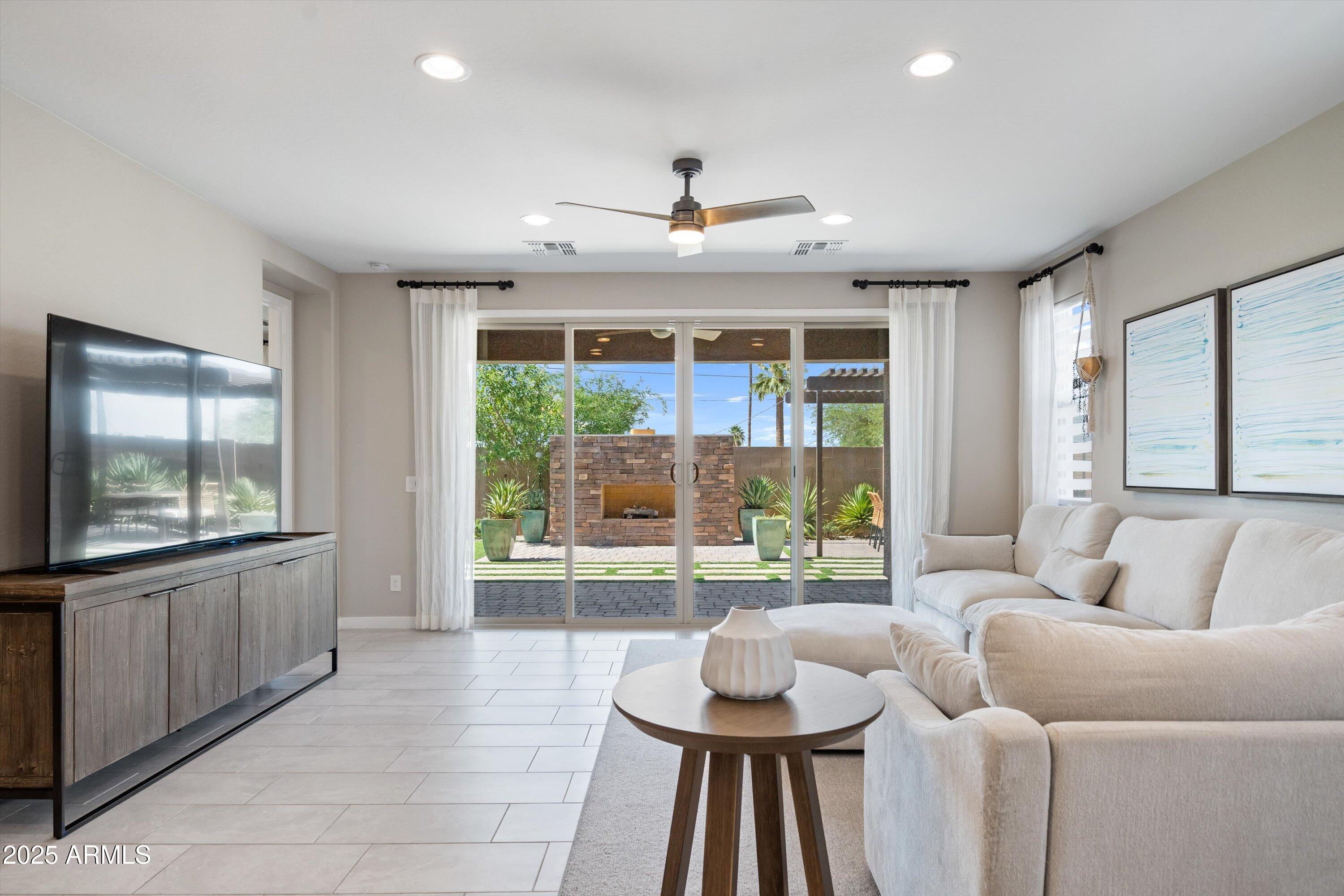 614 East Piedmont Road Phoenix, AZ 85042 - Photo 16 of 63 Family Room