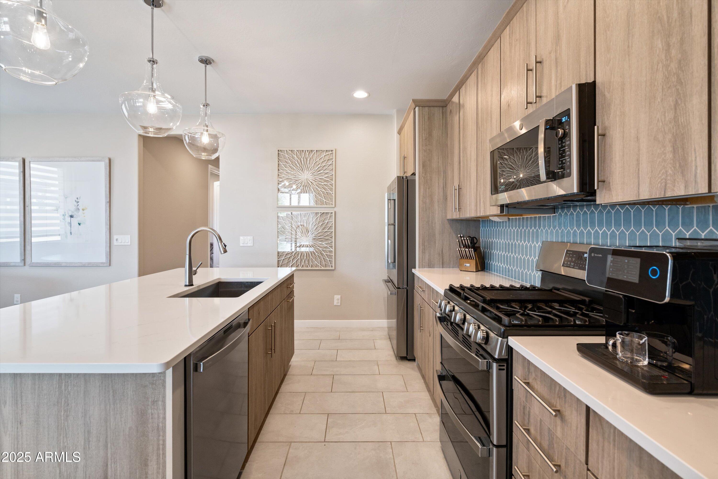 614 East Piedmont Road Phoenix, AZ 85042 - Photo 21 of 63 Kitchen