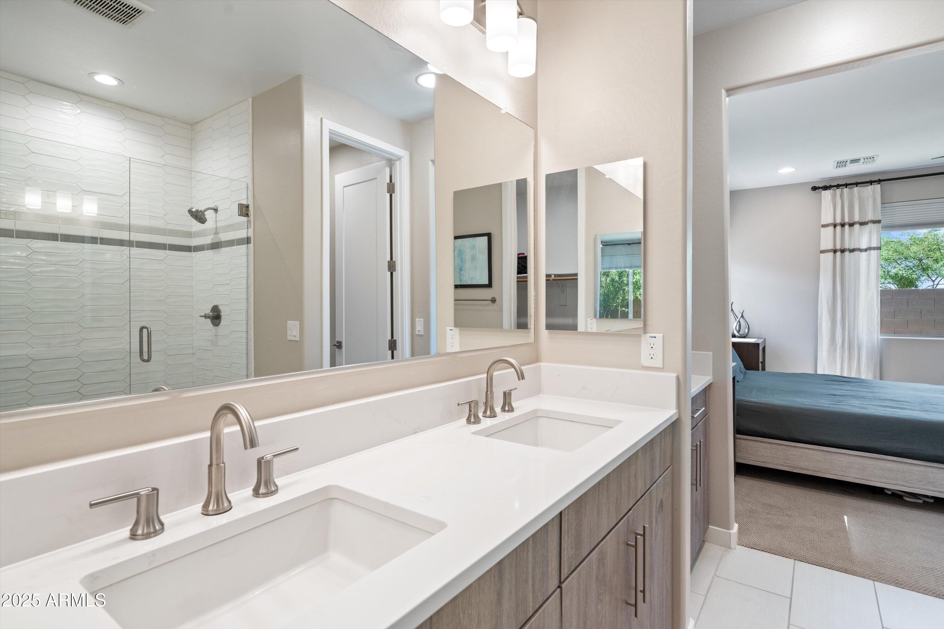 614 East Piedmont Road Phoenix, AZ 85042 - Photo 30 of 63 Primary Bathroom