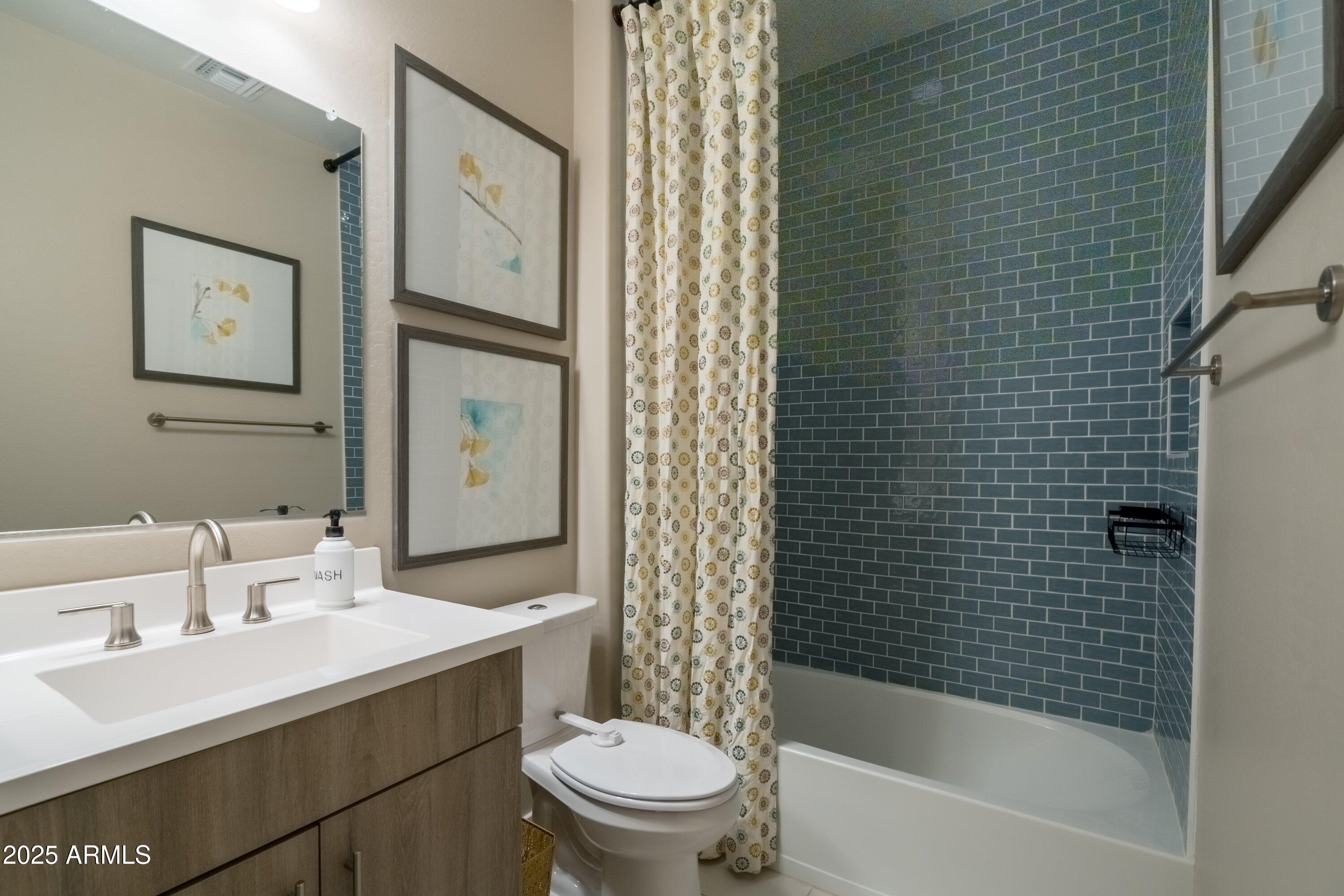 614 East Piedmont Road Phoenix, AZ 85042 - Photo 38 of 63 Bathroom 3