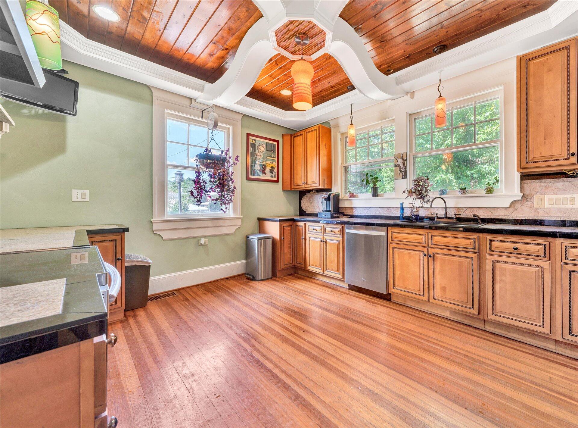2223 Grandin Road Southwest Roanoke, VA 24015 - Photo 21 of 58 21-DSC00058