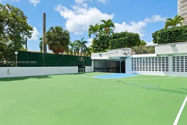 $3,000 | 4101 Pine Tree Drive, Unit 1112, Miami Beach, FL 33140