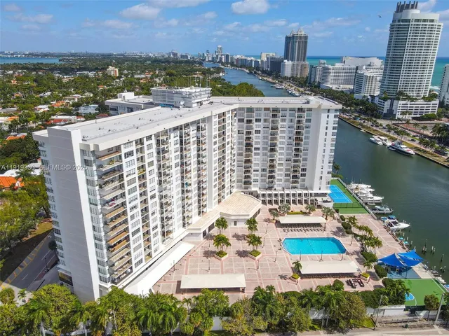 $3,000 | 4101 Pine Tree Drive, Unit 1112, Miami Beach, FL 33140