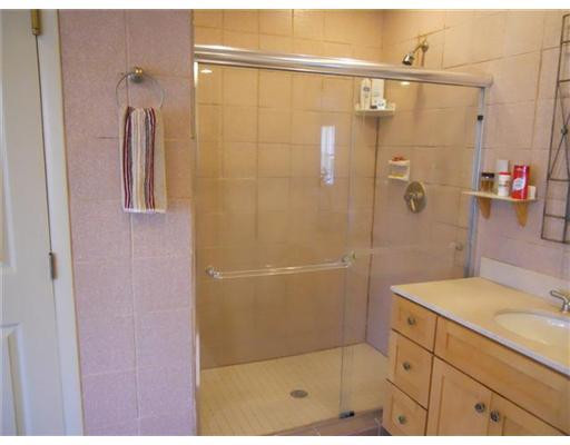 2501 Northeast 35th Street Lighthouse Point, FL 33064 - Photo 13 of 25 Master Bath/Spa