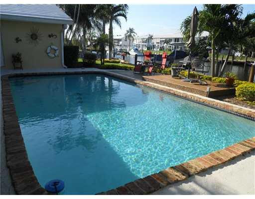 2501 Northeast 35th Street Lighthouse Point, FL 33064 - Photo 18 of 25 Pool