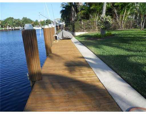 2501 Northeast 35th Street Lighthouse Point, FL 33064 - Photo 23 of 25 Waterfront/Dock/Pier