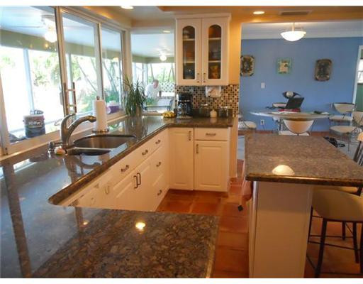 2501 Northeast 35th Street Lighthouse Point, FL 33064 - Photo 6 of 25 Kitchen