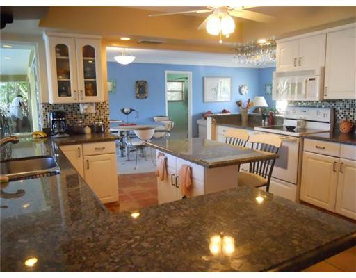 2501 Northeast 35th Street Lighthouse Point, FL 33064 - Photo 8 of 25 Kitchen