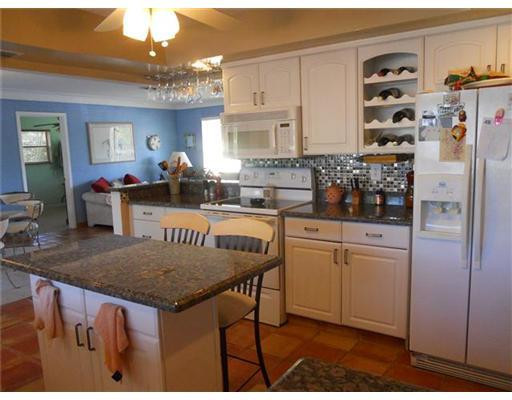 2501 Northeast 35th Street Lighthouse Point, FL 33064 - Photo 9 of 25 Kitchen
