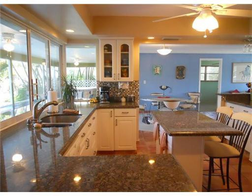 2501 Northeast 35th Street Lighthouse Point, FL 33064 - Photo 10 of 25 Kitchen