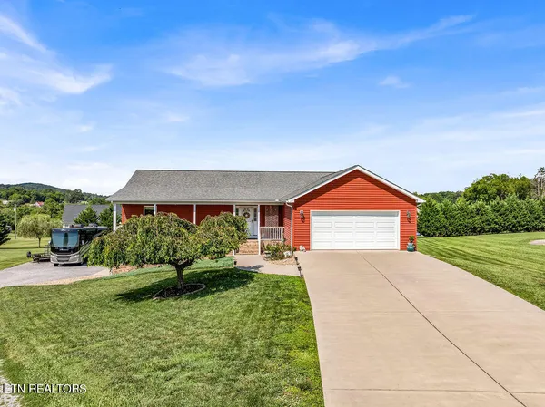 $575,000 | 326 Oak Vista Drive, Dandridge, TN 37725
