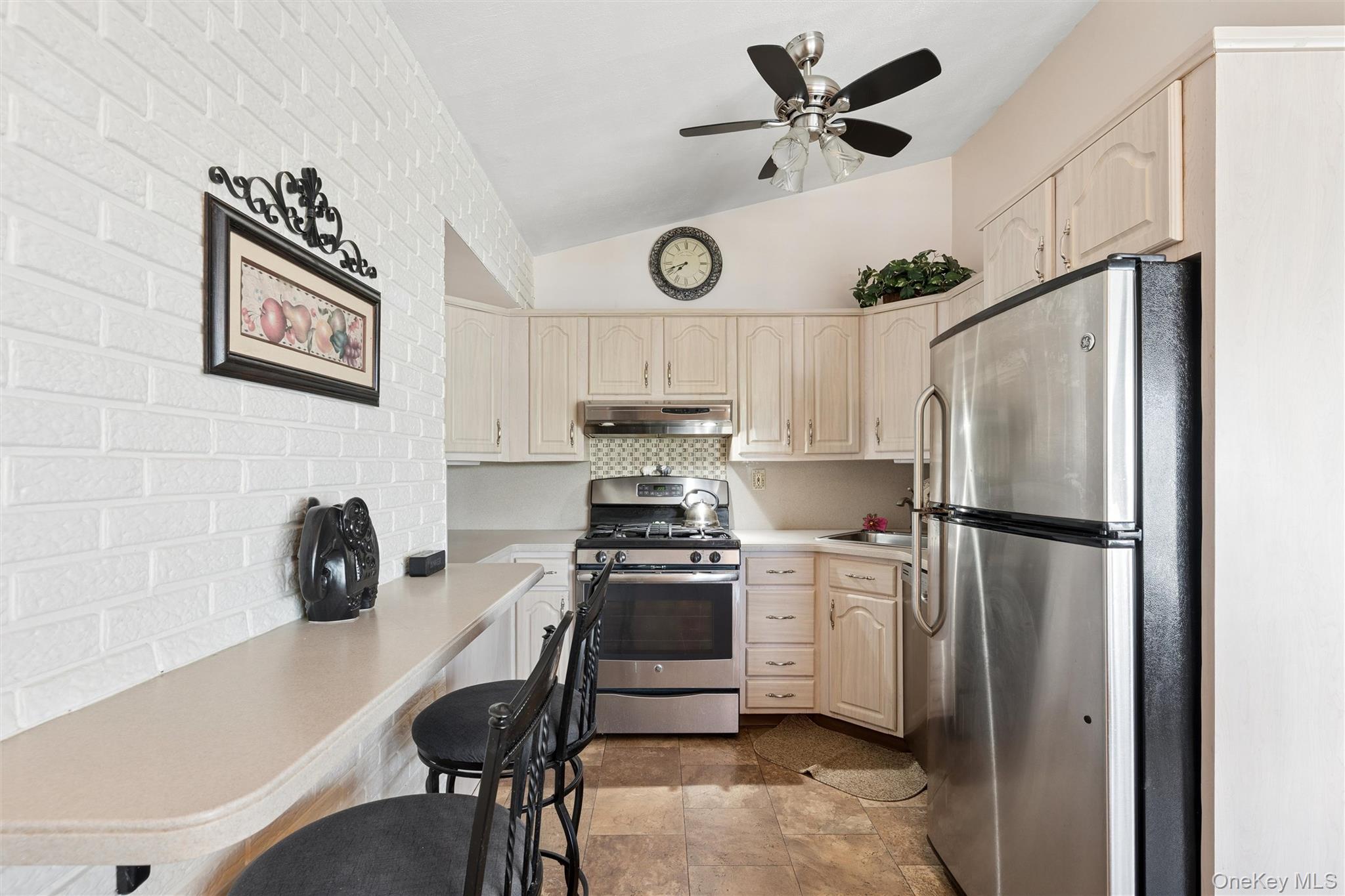 114 Miller Road Hicksville, NY 11801 - Photo 15 of 40