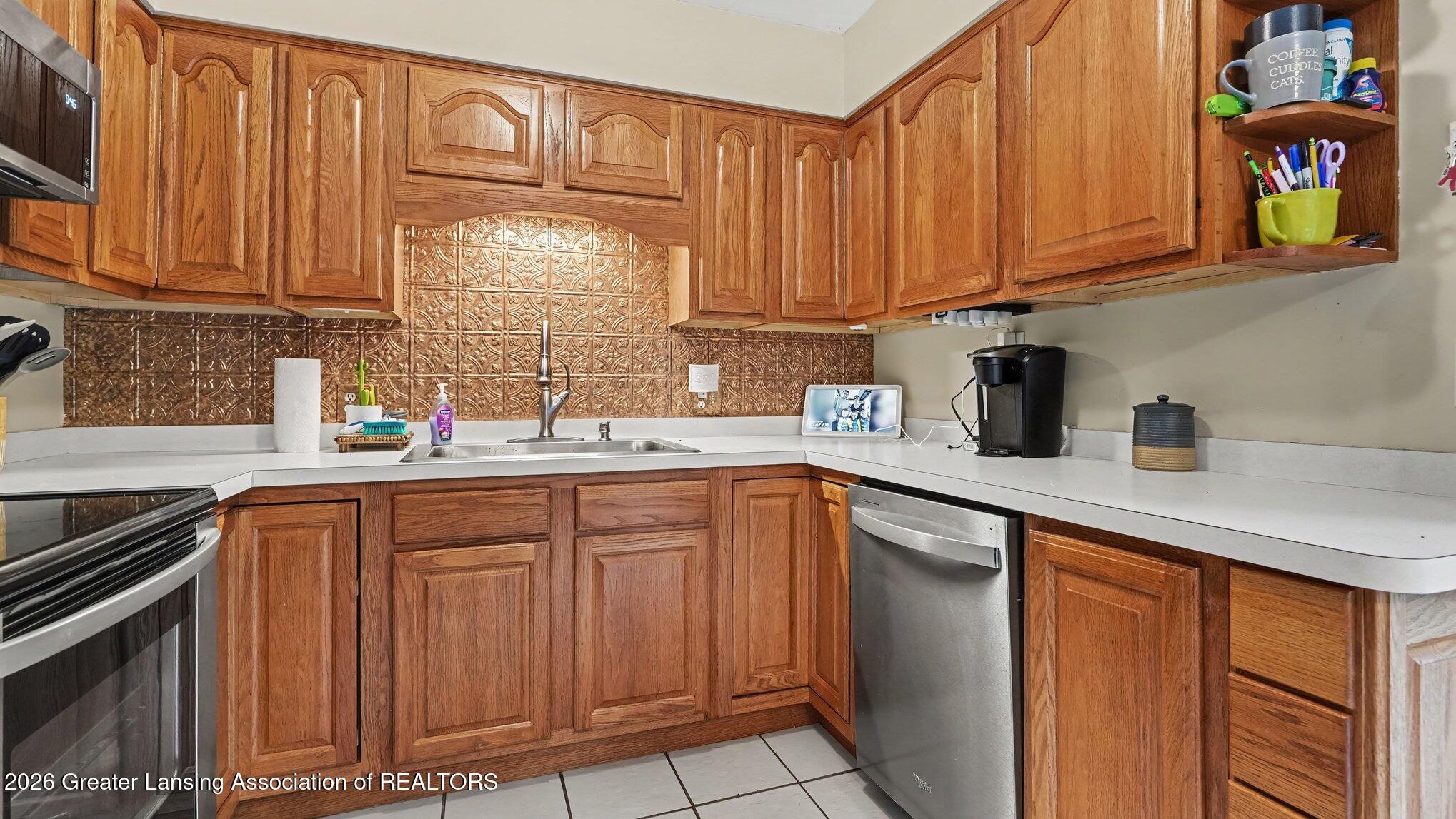 1408 South Meridian Road Mason, MI 48854 - Photo 8 of 29 009_file_6900