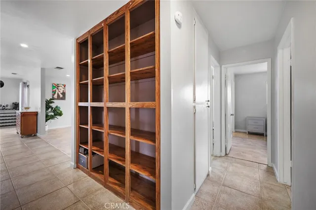 a view of livingroom with furniture