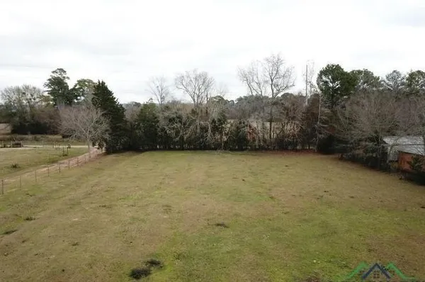 a view of a dry field