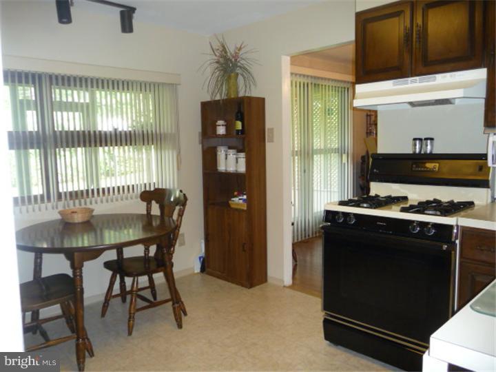 443 Keats Road Huntingdon Valley, PA 19006 - Photo 8 of 25 Kitchen