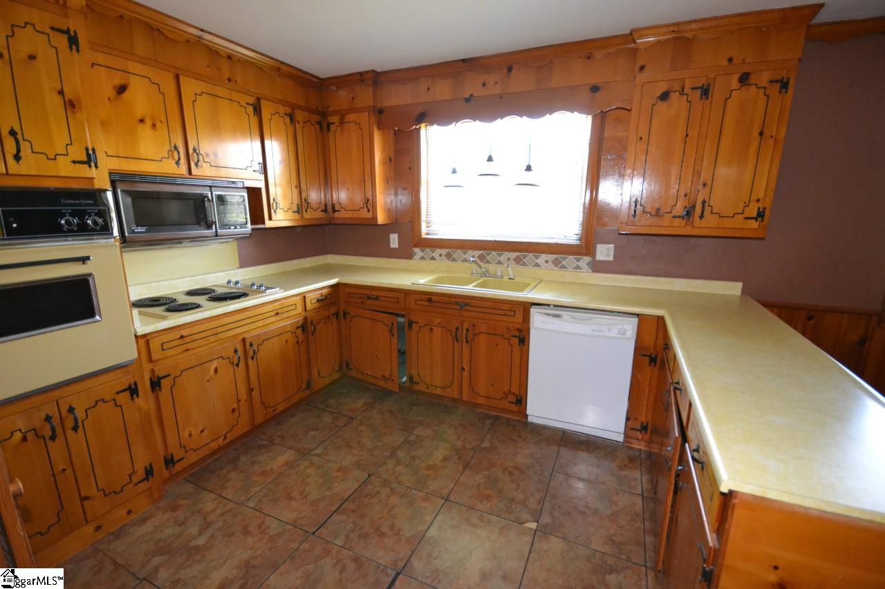 8336 Reidville Road Greer, SC 29651 - Photo 3 of 18 Gallery Image 3