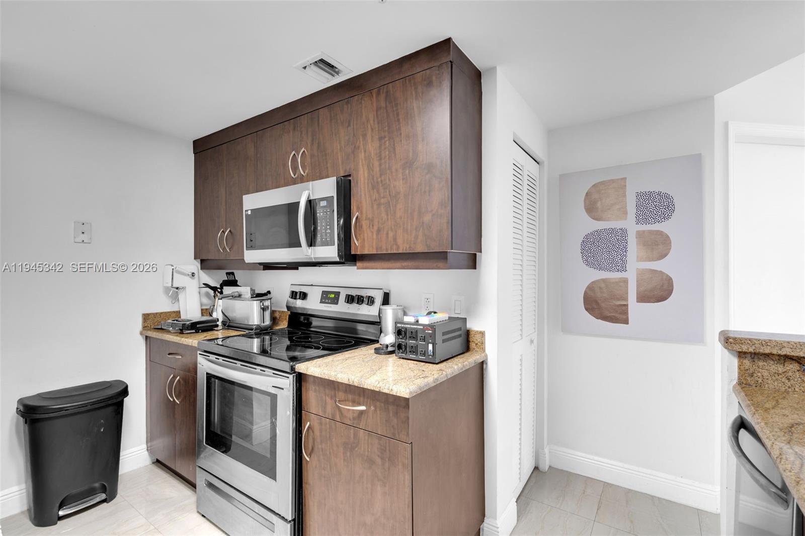 701 Brickell Key Boulevard, Unit 1606 Miami, FL 33131 - Photo 10 of 29