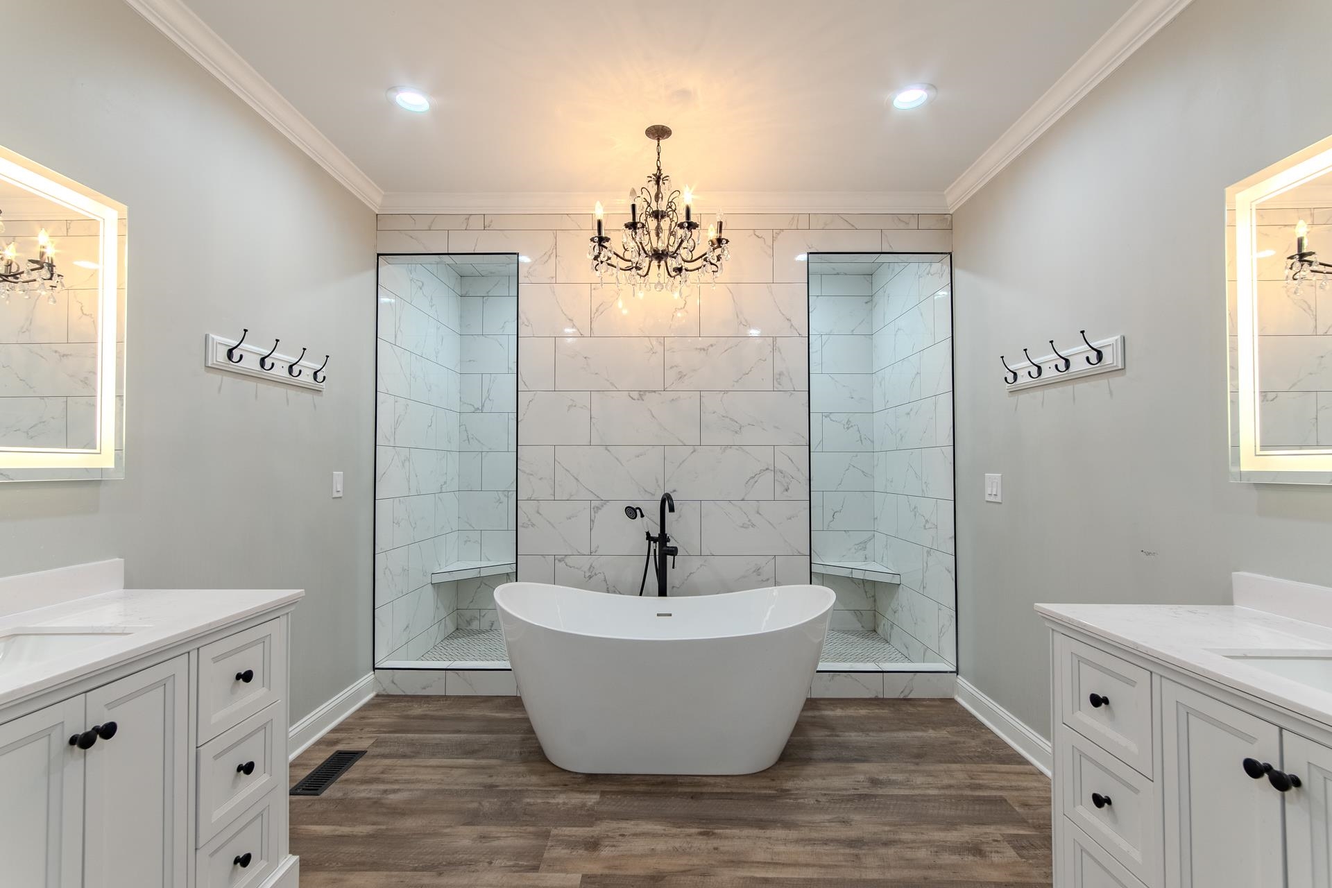 635 Patterson Road Savannah, TN 38372 - Photo 12 of 33 a bathroom with a bathtub and sink