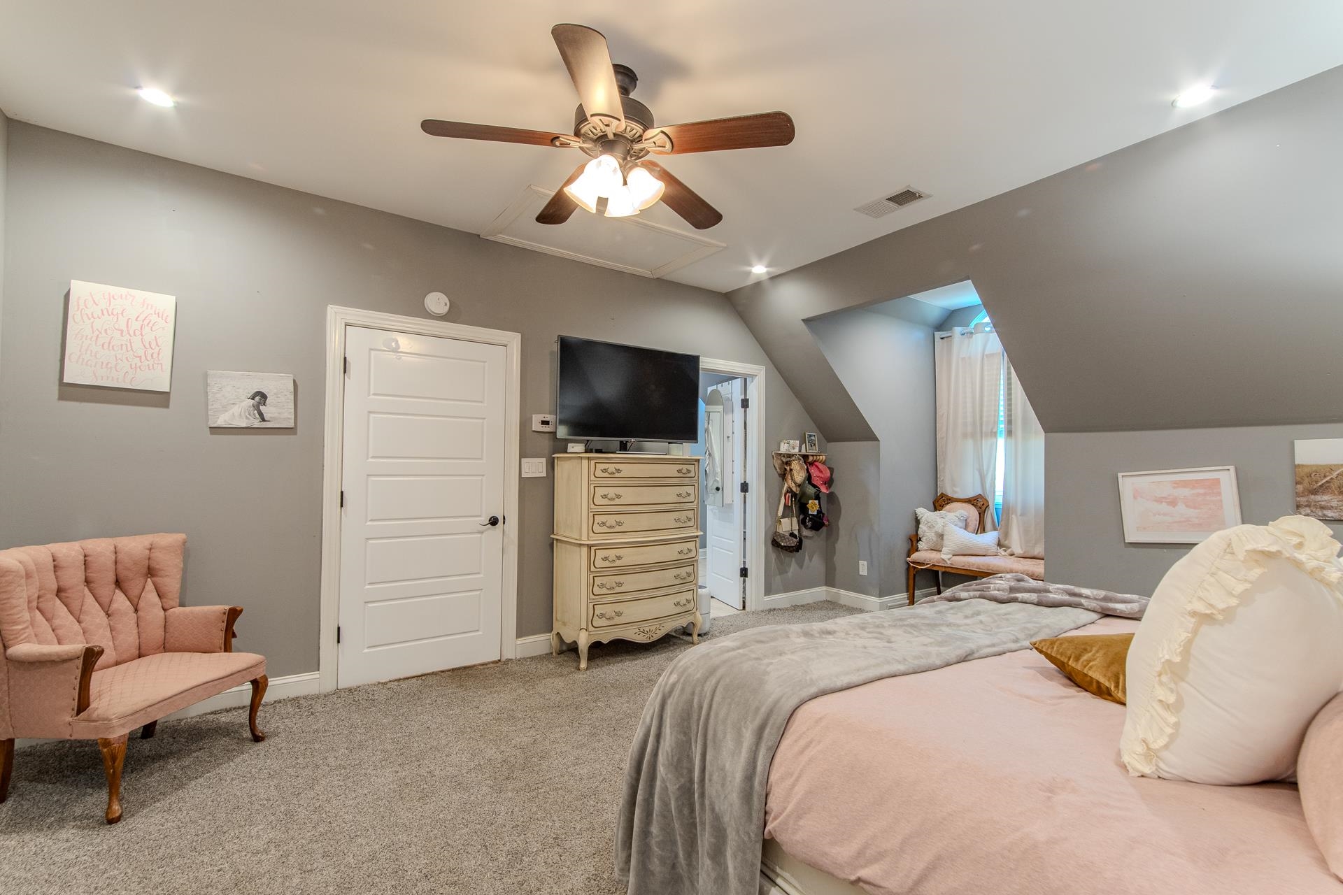 635 Patterson Road Savannah, TN 38372 - Photo 19 of 33 a bed room with a bed and a television