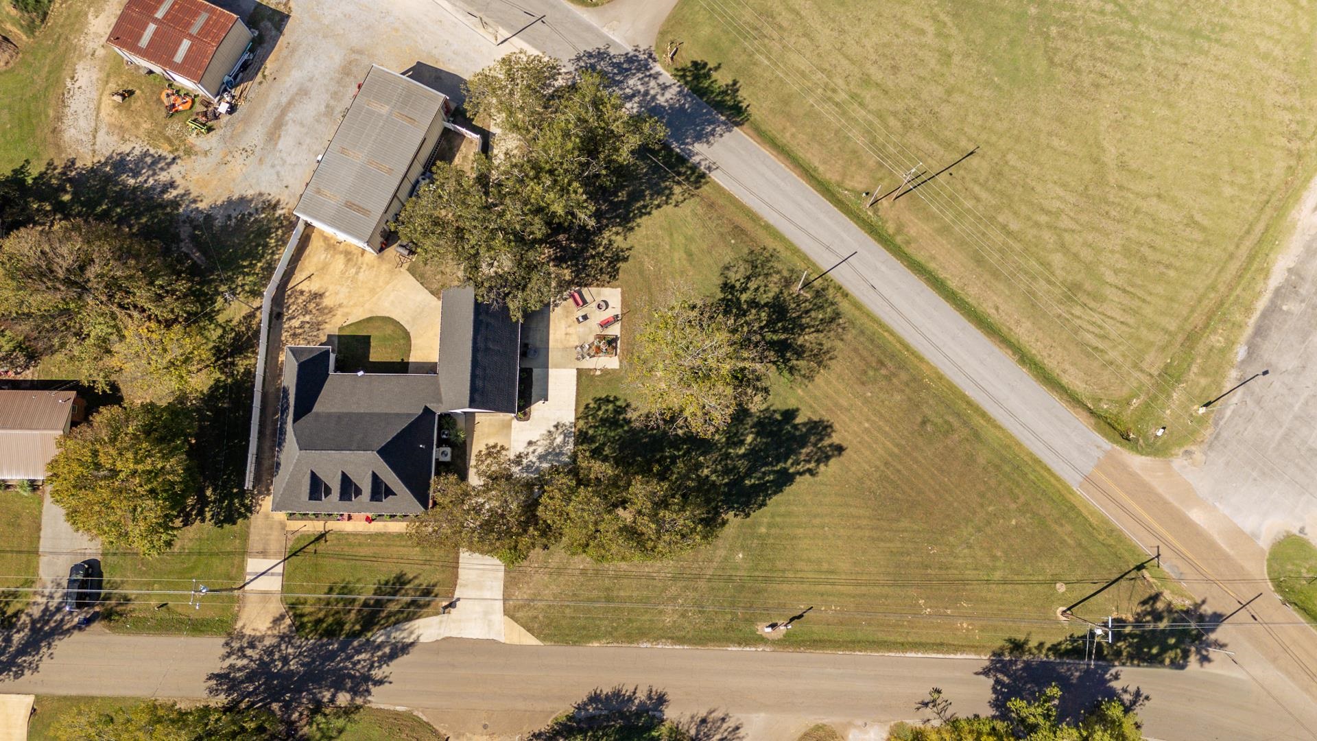635 Patterson Road Savannah, TN 38372 - Photo 27 of 33 a view of a yard in front of house
