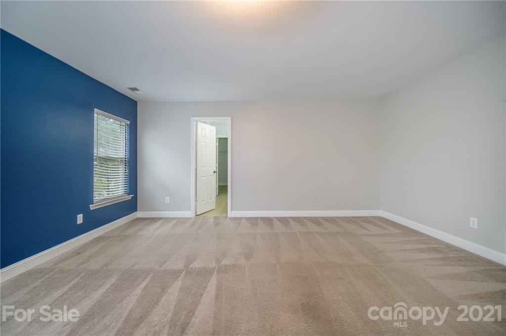 382 Primrose Walk Fort Mill, SC 29715 - Photo 16 of 20 an empty room with windows and closet