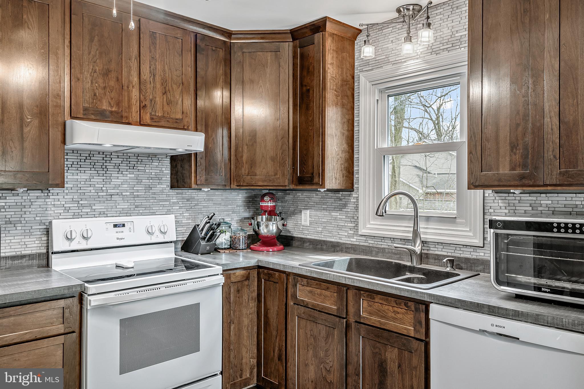 4735 Ridge Road Elizabethtown, PA 17022 - Photo 9 of 29 Gallery Image 9