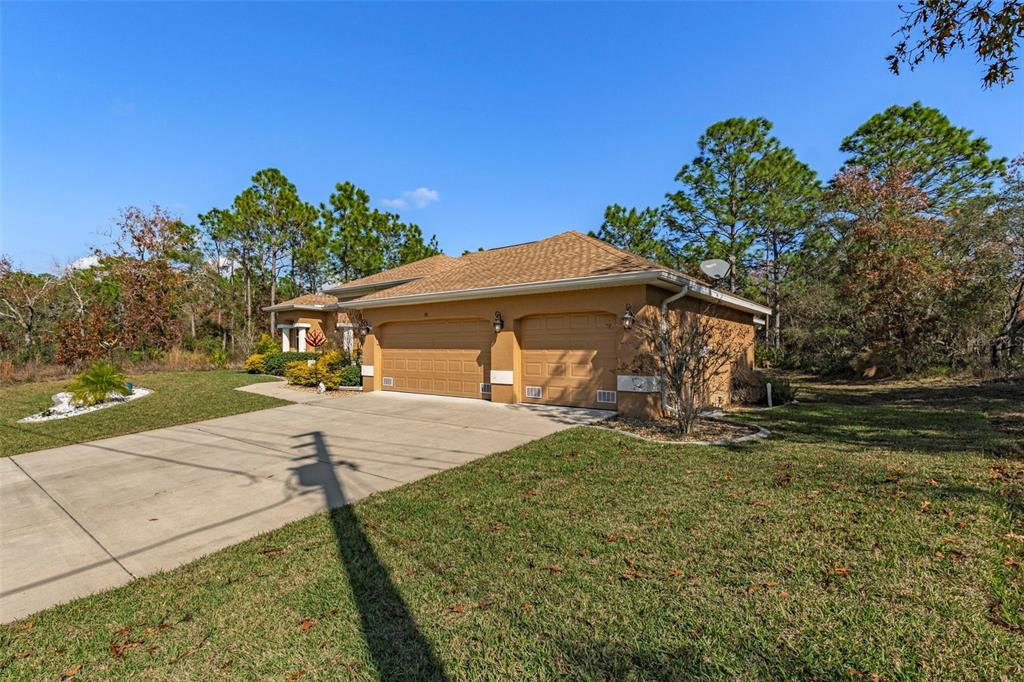 39 Linder Street Homosassa, FL 34446 - Photo 2 of 63 a view of a backyard