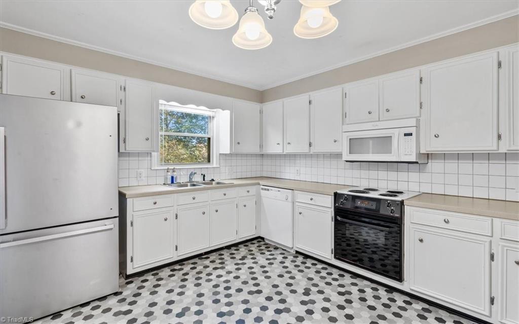 195 Hawthorne Road Mocksville, NC 27028 - Photo 14 of 48 Gallery Image 14