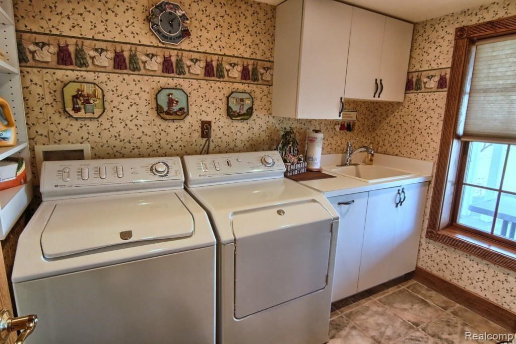 770 West Square Lake Road Troy, MI 48098 - Photo 14 of 30 Laundry_Room.jpg