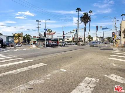 $2,295,000 | 104 Sunridge Street, Playa del Rey, CA 90293