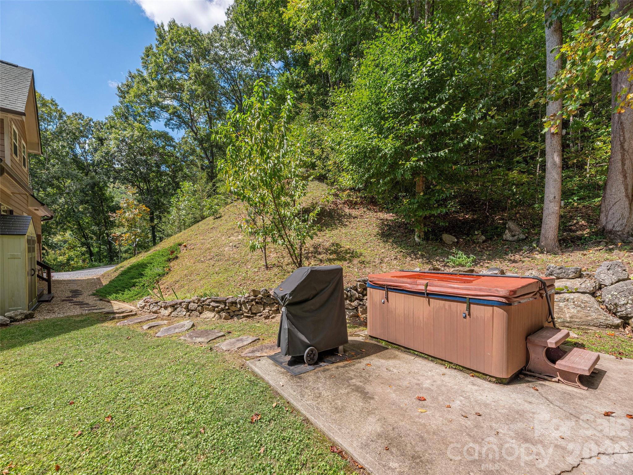 27 Little Roundtop Road Clyde, NC 28721 - Photo 26 of 29 Gallery Image 26