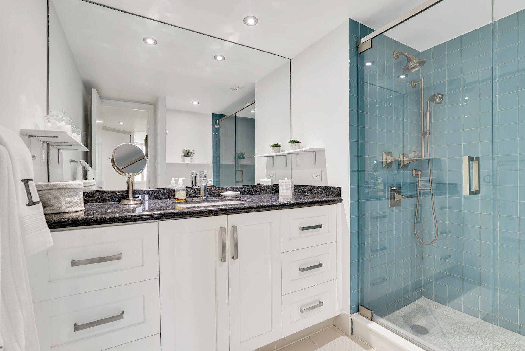 550 South Ocean Boulevard, Unit 403 Boca Raton, FL 33432 - Photo 20 of 37 Master bathroom