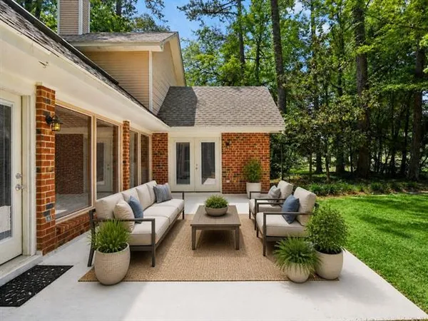 $725,000 | 208 Evangeline Drive, Mandeville, LA 70471