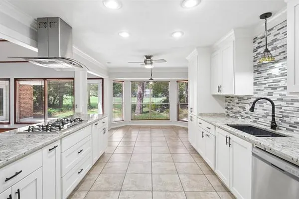 $725,000 | 208 Evangeline Drive, Mandeville, LA 70471