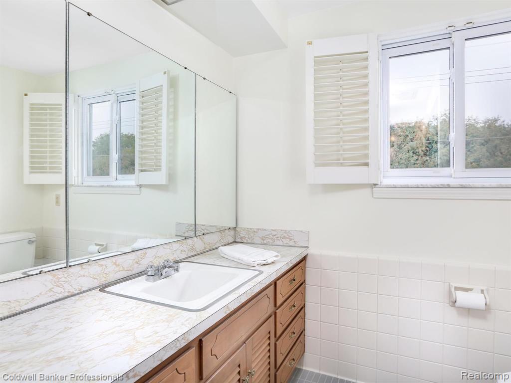 65 South Duval Road Grosse Pointe Shores, MI 48236 - Photo 29 of 40