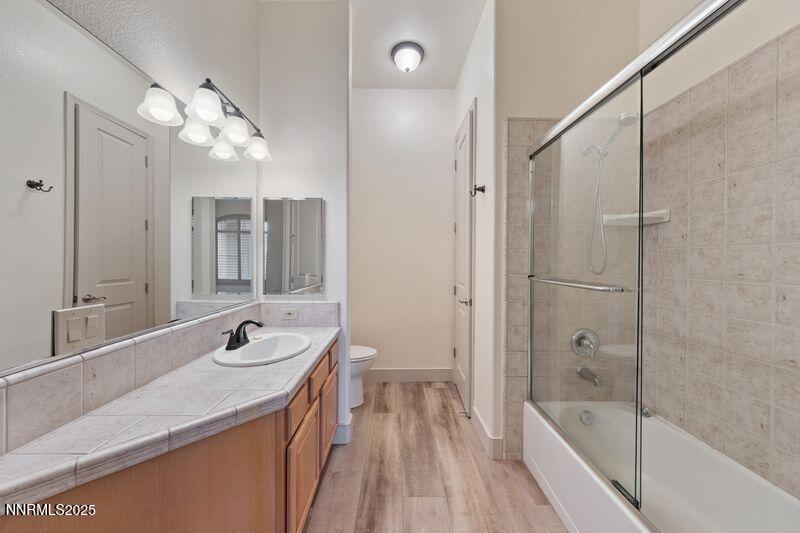 9900 Wilbur May Parkway, Unit 2501 Reno, NV 89521 - Photo 22 of 37 a bathroom with a tub a sink and mirror