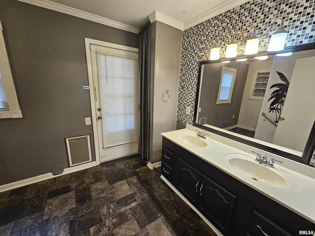 $121,500 | 713 North 10th Street, Mount Vernon, IL 62864