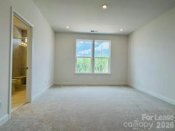 $2,895 | 7044 Westrow Avenue, Charlotte, NC 28278