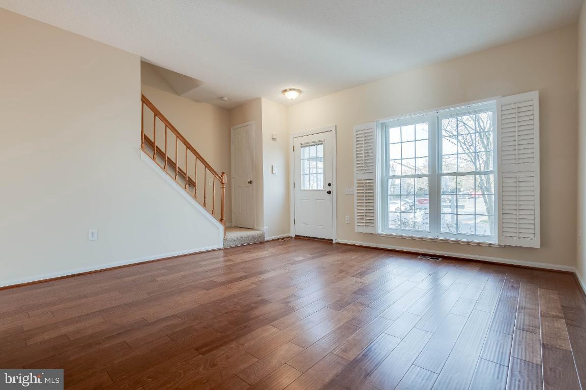 7236 Stover Drive Alexandria, VA 22306 - Photo 2 of 23