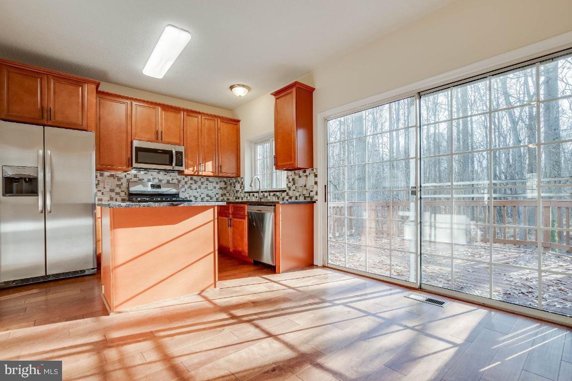 7236 Stover Drive Alexandria, VA 22306 - Photo 3 of 23