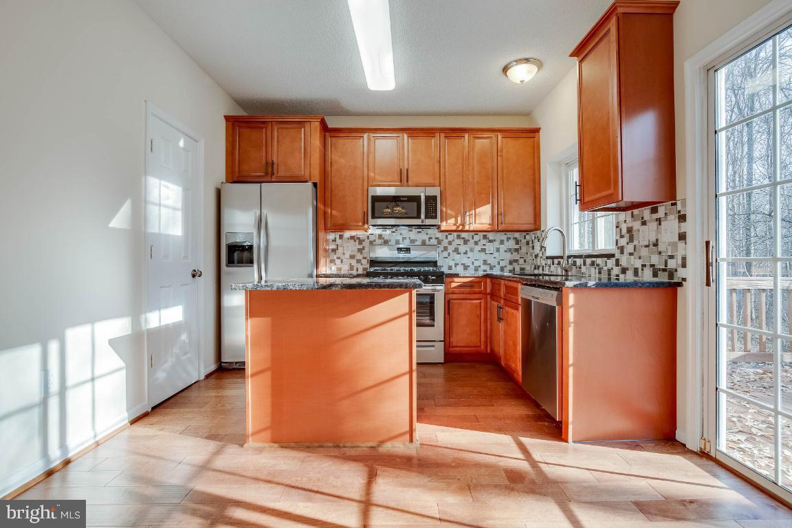 7236 Stover Drive Alexandria, VA 22306 - Photo 4 of 23