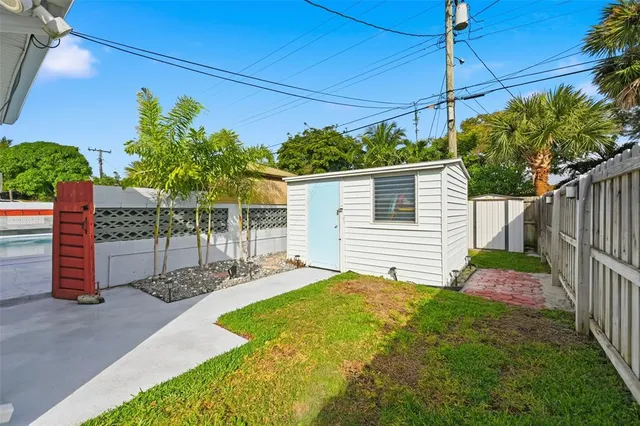 $525,000 | 807 West Ocean Avenue, Lantana, FL 33462