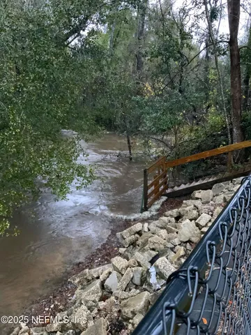 a view of yard with tree