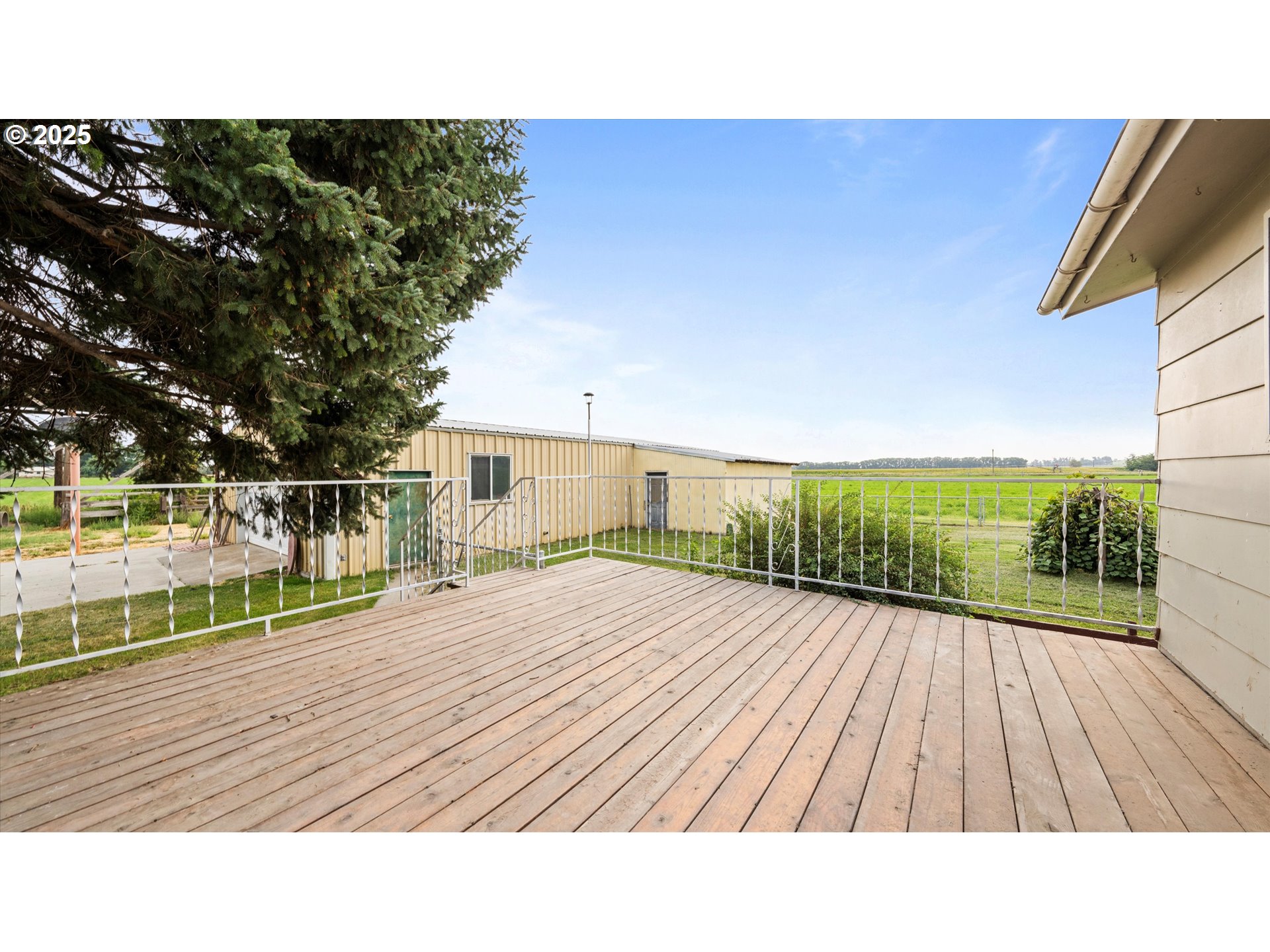 77856 North Ash Road Stanfield, OR 97875 - Photo 20 of 36 a outdoor space with wooden floor